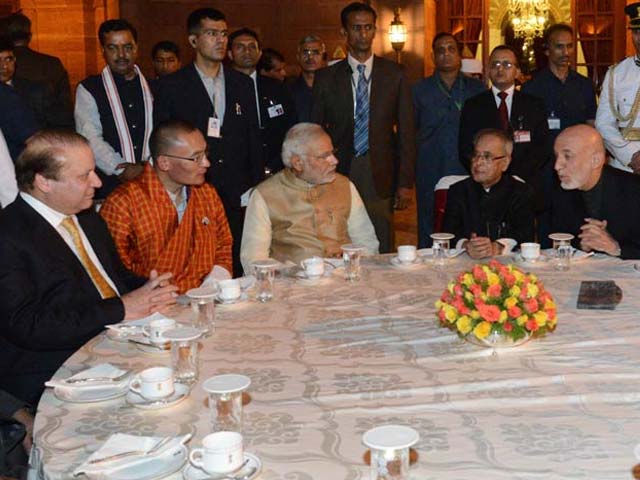 Photo : At President Pranab's Dinner, an Impromptu SAARC Summit