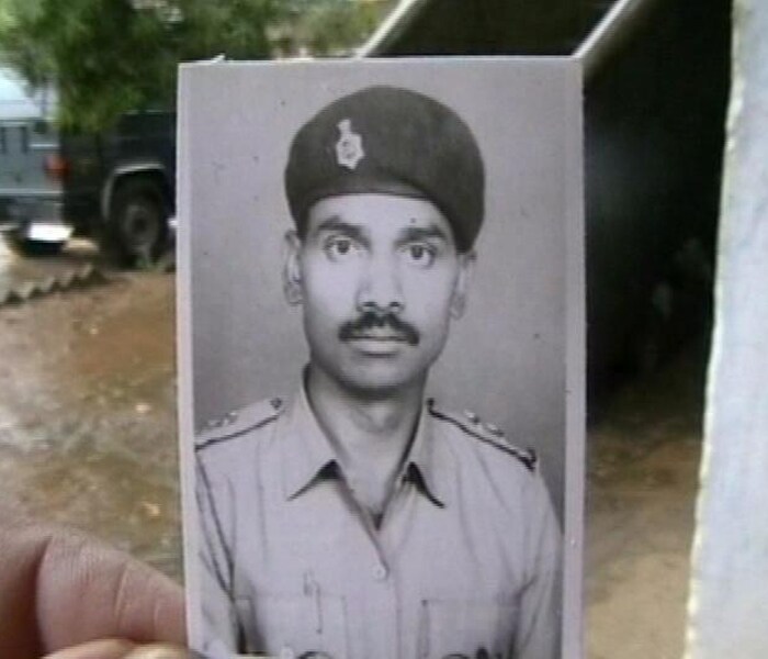 October 6, 2009: CID Special Branch Inspector Francis Induwar was killed days after he was abducted by the Naxals while he was shopping in a market in Jharkhand's Khunti district on September 30.Induwar's body was found on the Ranchi-Bundu Highway on October 6. His head had been severed from his body. Lying next to Induwar's body was a poster in red - a signed proclamation by the Naxals that the CID Inspector was "given the death sentence". <br><br> <object data="http://drop.ndtv.com/audio/player/mp3player.swf" type="application/x-shockwave-flash" height="50" width="480">
<param name="movie" value="http://drop.ndtv.com/audio/player/mp3player.swf" />
<param name="FlashVars" value="mp3=http://drop.ndtv.com/audio/news/Naxals/52-54.mp3&amp;buttoncolor=ffffff&amp;buttonovercolor=000000&amp;bgcolor1=ff9c00&amp;bgcolor2=ff0000&amp;sliderovercolor=ffffff&amp;showstop=1&amp;showvolume=1&amp;autoplay=1" /></object>