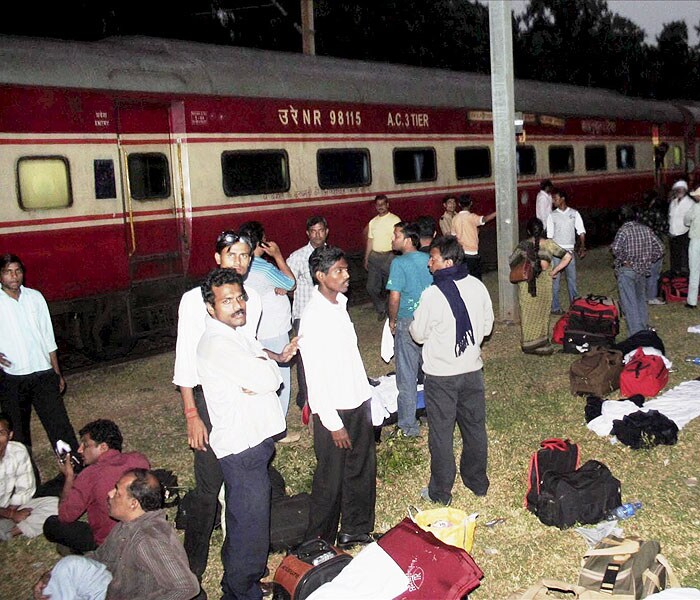 After almost five hours of a nail-biting game of wait and watch, the Delhi-Bhubaneswar Rajdhani crisis came to an end with the Maoist-backed activists who had stalled the train in West Bengal, fleeing on the arrival of the CRPF.