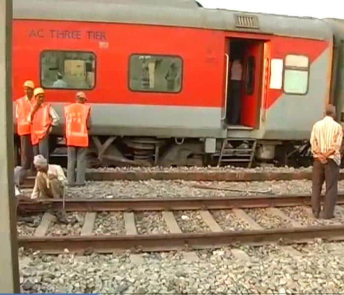 There was no casualty or serious injury, Gaya district Superintendent of Police Sushil Khopde said, adding none of the derailed bogies fell on its side which possibly was the reason why no casualty took place.(NDTV Photo)