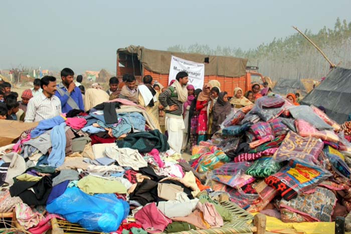 Join the blanket collection drive by NDTV and Uday Foundation for Muzaffarnagar relief camps. For details, click <a href="http://www.ndtv.com/article/india/donate-blankets-for-muzaffarnagar-relief-camps-457925" class="fn fl"><span class="fr">here</a></span>