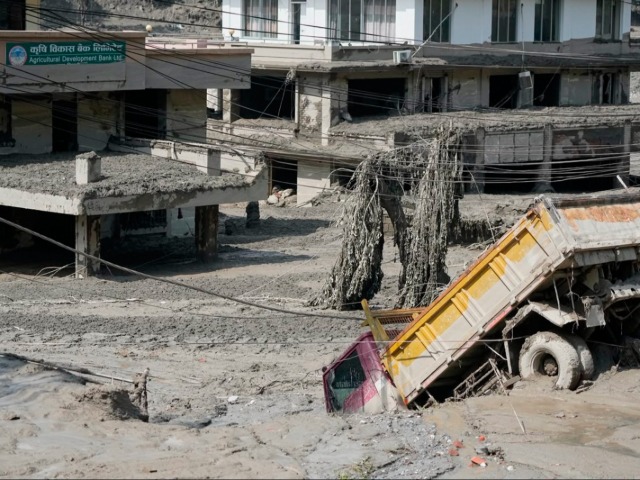 कुदरत का ऐसा खौफनाक रूप! हर तरफ सिर्फ मलबा और मौत का साया, नेपाल से आईं ये तस्वीरें कर देंगी हैरान