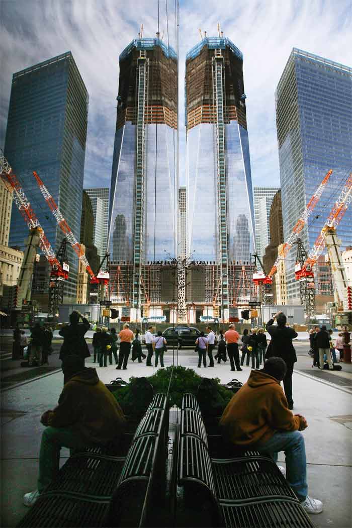 People watch as Construction continues on One World Trade Centre on September 8, 2011 in New York City. One World Trade Centre will eventually be the tallest skyscraper in the country, topping out at a symbolic 1,776 feet. (AFP Photo)