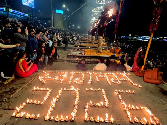 2026 का आगाज: तस्वीरों में देखें कैसे देश-दुनिया में छाया नए साल का खुमार