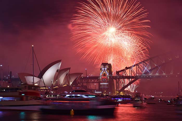 New Year's Eve fireworks erupt over Sydney's iconic Harbour Bridge and Opera House during the traditional fireworks show held at midnight early on January 1, 2016. (AFP Photo)