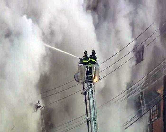 Huge Fire Breaks Out In New York Apartment Building: Pics