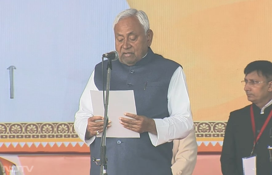 नीतीश कुमार ने आज 10वीं बार मुख्यमंत्री पद की शपथ ली.