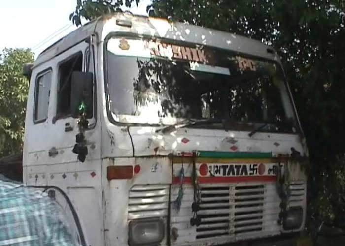 Iron rods sticking out of truck pierce through car in Noida, driver killed