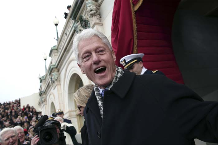 Former President Bill Clinton arrives on the West Front of the Capitol in Washington</br></br>
Image courtesy: AP