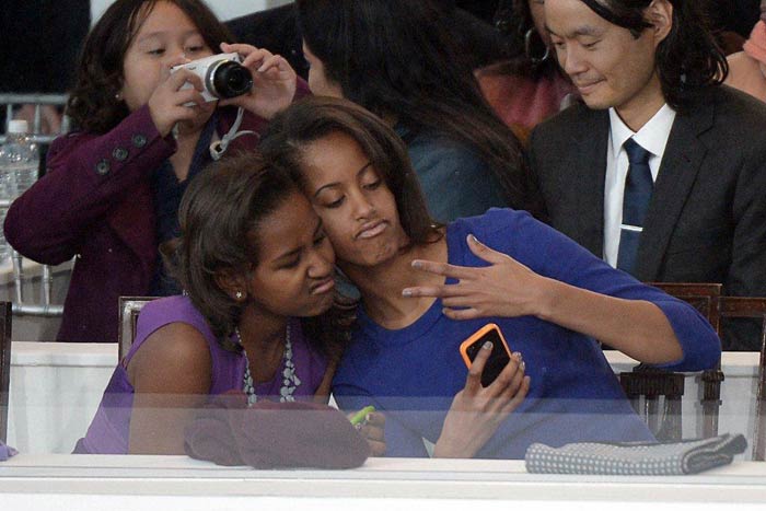 Obamas\' kiss captured by daughters Sasha and Malia on cellphones