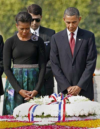 US President Barack Obama,and first lady Michelle Obama, pay their respects after placing a wreath at the Mahatma Gandhi memorial in New Delhi, India, Monday, Nov. 8, 2010. Obama is on a three-day visit to the world's largest democracy. (AP Photo)