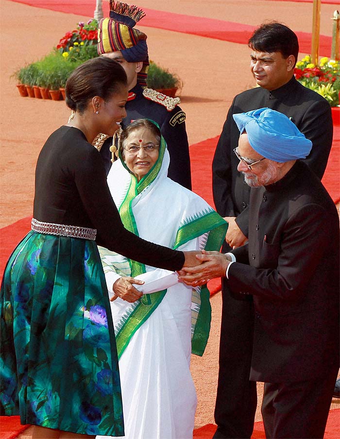 President Pratibha Patil looks on as Prime Minister Manmohan Singh greets US First Lady Michelle Obama during a ceremonial reception at the Rashtrapati Bhavan in New Delhi on Monday. (PTI Photo)