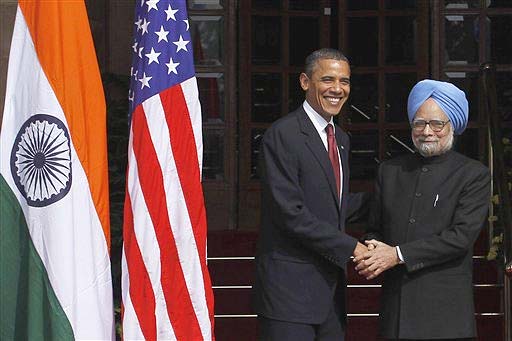 US President Barack Obama, is received by Indian Prime Minister Manmohan Singh, as he arrives for bilateral talks at the Hyderabad House in New Delhi, India, Monday, Nov 8, 2010.