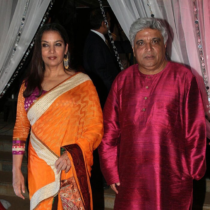 Actor-activist Shabana Azmi and husband Javed Akhtar was the only couple to be invited at Prime Minister Manmohan Singh's dinner in honour of the American President. While Javed donned a sherwani for the occasion, his begum wore a Kanjeevaram silk saree in flaming orange and deep maroon colours. The first thing that Mrs Obama said on being introduced to the couple was congratulate Shabana on her choice of colours.<br><br>"It was a very pleasant evening. Serious and informal issues were discussed. Yes, I did recommend Indian designs. And she seemed really eager to learn more. The reason why Michelle is the darling of the US people is that she promoted young American designers when she became the President's wife," said Shabana.