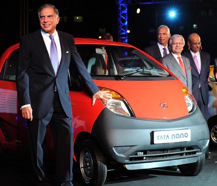 Soon after the powerful US couple was introduced to Ratan Tata, who heads the $ 72 billion conglomerate, President Obama told the First Lady this is the person who created the $2,500 wonder car. Eyewitnesses said that Michelle immediately expressed the desire to see the car that revolutionised the auto industry and put India prominently on the global map.<br><br>Tata immediately organised a gleaming Nano along with a chauffeur, right at the porch of luxurious Taj Mahal Palace hotel in front of the Gateway of India, where the Obamas were camping.