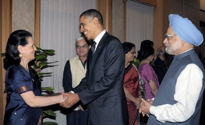 The guests included UPA chairperson Sonia Gandhi, senior Union Ministers Pranab Mukherjee, A K Antony, P Chidambaram, S M Krishna and Sharad Pawar, senior BJP leader L K Advani and AICC general secretary Rahul Gandhi.
<br><br>
Top business leaders Azim Premji, Ratan Tata, Swati Piramal and N R Narayanamurthy were among the guest list which also included Bollywood personalities Aamir Khan, Shabana Azmi and Javed Akthar.
<br><br>Chess wizard Viswanathan Anand and Environmental Activist Sunita Narain was also present at the dinner. (PTI Photo)