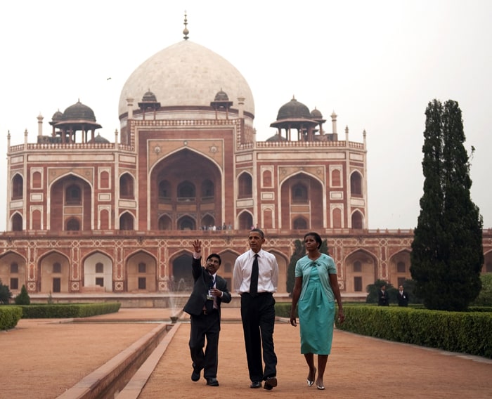 US President Barack Obama and his wife Michelle had a glimpse of India's rich cultural and historic heritage as they visited the 450-year-old Mughal marvel Humayun's Tomb in New Delhi. (AFP Photo)