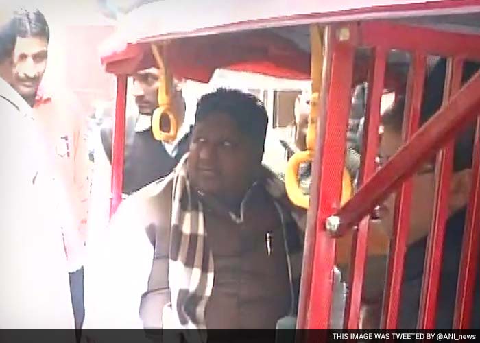 Delhi Environment Minister Imran Hussain leaves for Delhi Secretariat in an E-rickshaw.