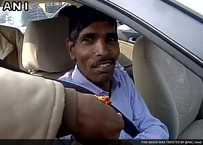 Civil Defence Volunteers offer flowers to people who are using even number cars.