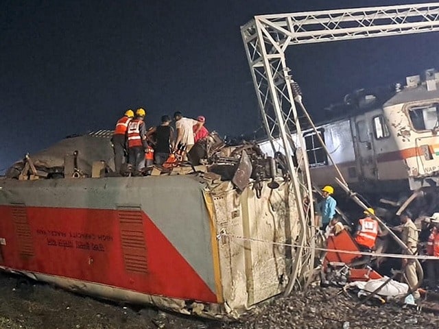 Photo : Odisha Train Accident: युद्ध स्तर पर राहत और बचाव कार्य जारी, सेना ने संभाला मोर्चा
