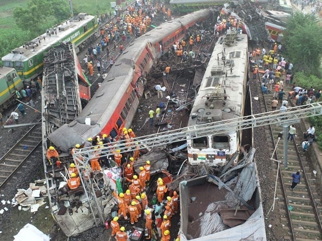 Photo : Odisha Train Accident: 288 यात्रियों की मौत, 803 से ज़्यादा घायल, जारी है राहत-बचाव कार्य