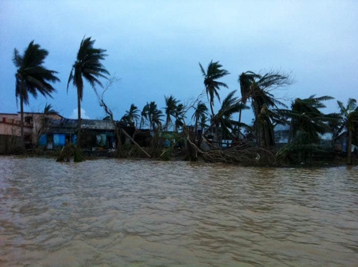 Flood waters here have inundated so many fields that a 7-kilometre distance took 20 minutes to cover in a rubber motor boat. Pic credit: Tejas Mehta