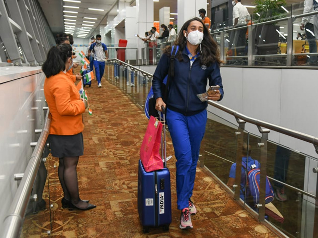 टोक्यो ओलंपिक में हिस्सा लेने के लिए भारतीय खिलाड़ी जापान पहुंचे, देखें तस्वीरें