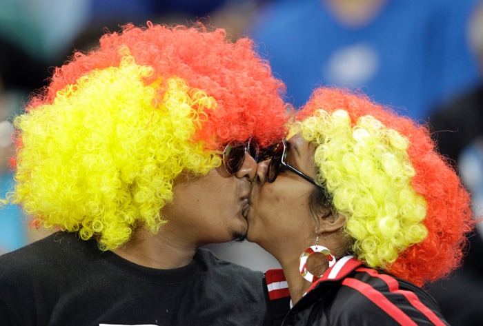 <b>"HAIR" THEY GO AGAIN: </b>This kiss reflects genuine affection...but guys...whats with the hair!! (AP Photo)