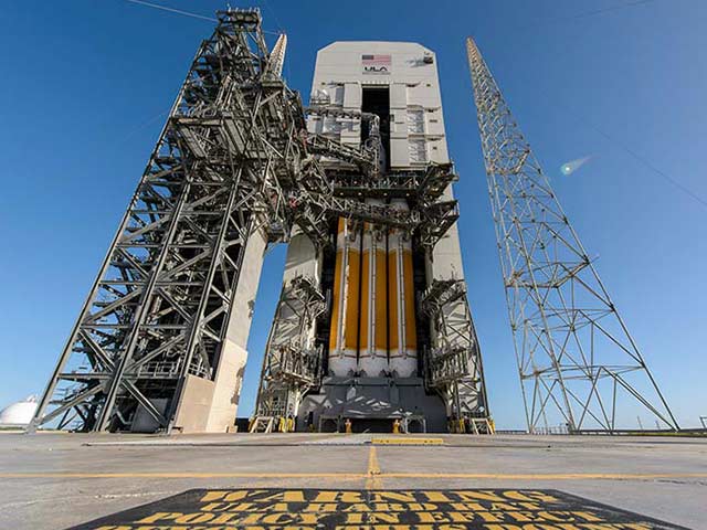Photo : Take 2: NASA Launches Unmanned Space Capsule Orion to Mars