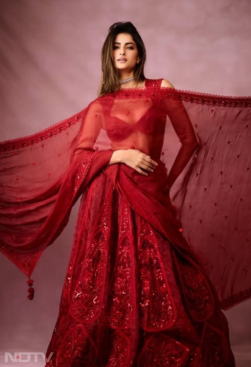 इन फोटोज़ में उनका कॉन्फिडेंस और स्क्रीन प्रेजेंस साफ झलकता है.