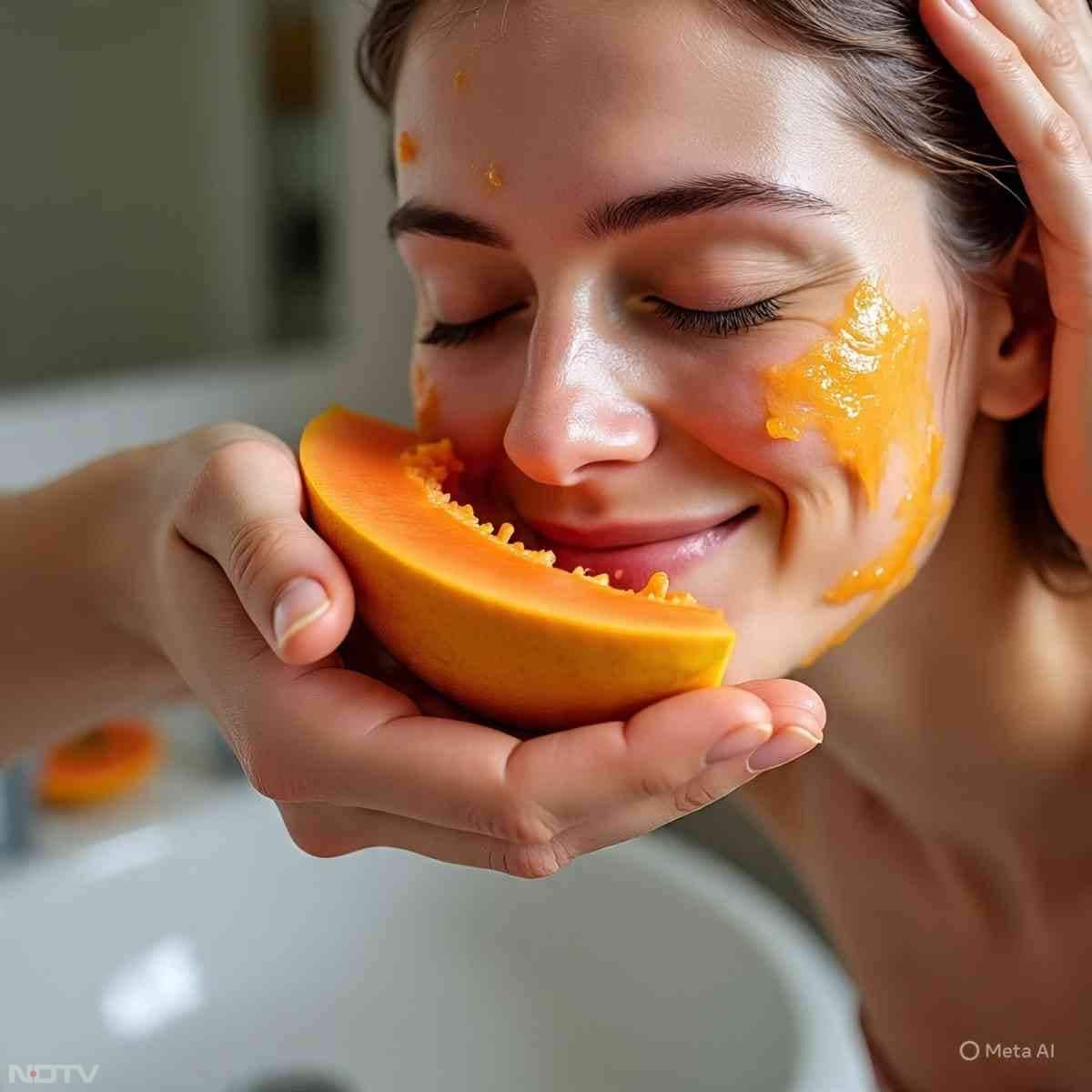नोट - पपीता लगाने और धोने के बाद आप मॉइश्चराइज़र जरूर लगाएं, इससे स्किन को एक्स्ट्रा नमी मिलती है.