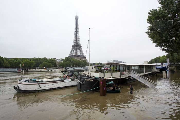 Paris Submerged In Worst Floods In 3 Decades