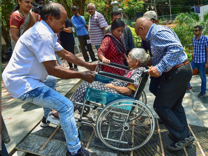 Undeterred Voters Come Out In Large Numbers To Cast Their Votes During Phase 2 Of Polling