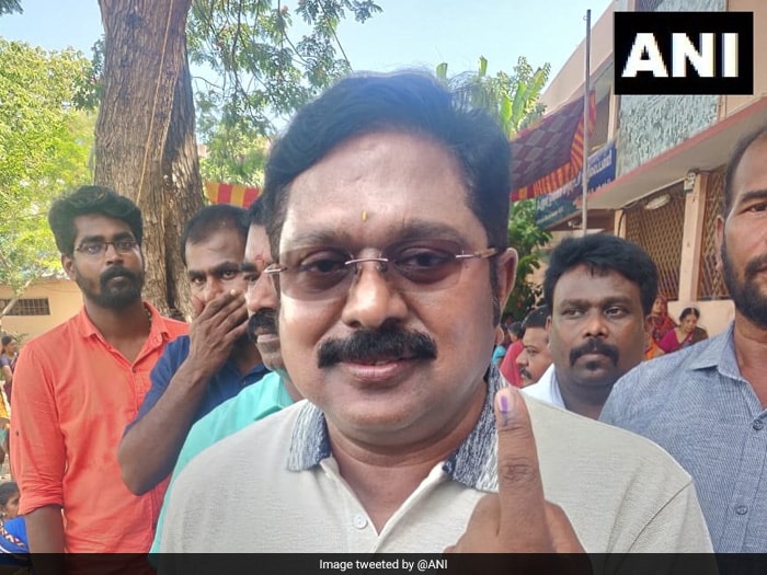 Amma Makkal Munnetra Kazhagam (AMMK) chief TTV Dinakaran cast his vote at a polling station in Besant Nagar in Chennai South parliamentary constituency.