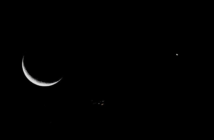 An airplane (C) is seen between the moon and Venus in Santiago.