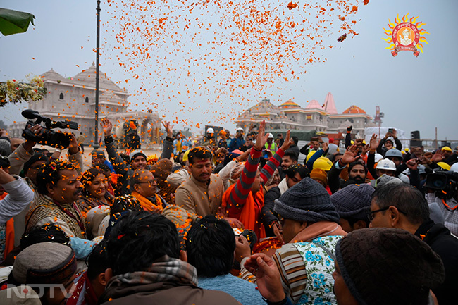 मंदिर न्यास के महासचिव चंपत राय ने संवाददाताओं से कहा था कि मंदिर में प्रवेश पूर्व दिशा से और निकास दक्षिण दिशा से होगा तथा संपूर्ण मंदिर अधिरचना अंततः तीन मंजिला होगी.