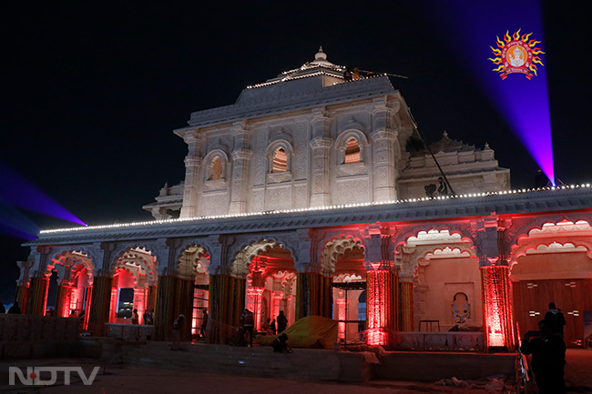 अयोध्या में भव्य राम मंदिर के उद्घाटन  की तैयारियां जोर-शोर पर हैं.