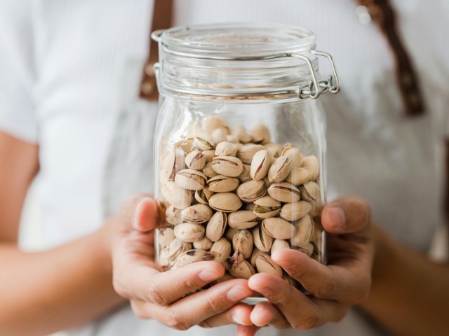 ज्यादा मात्रा में खाते हैं पिस्ता, तो जान लें नुकसान
