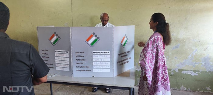 NCP-SCP chief Sharad Pawar casts his vote at a polling booth in Baramati.