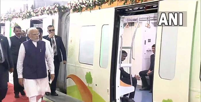 पीएम मोदी ने नागपुर-बिलासपुर रूट पर वंदे भारत एक्सप्रेस ट्रेन को दिखाई हरी झंडी