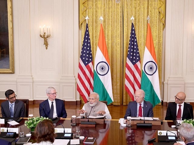 Photo : व्हाइट हाउस में पीएम मोदी ने की अमेरिकी और भारतीय कंपनियों के सीईओ के साथ बैठक