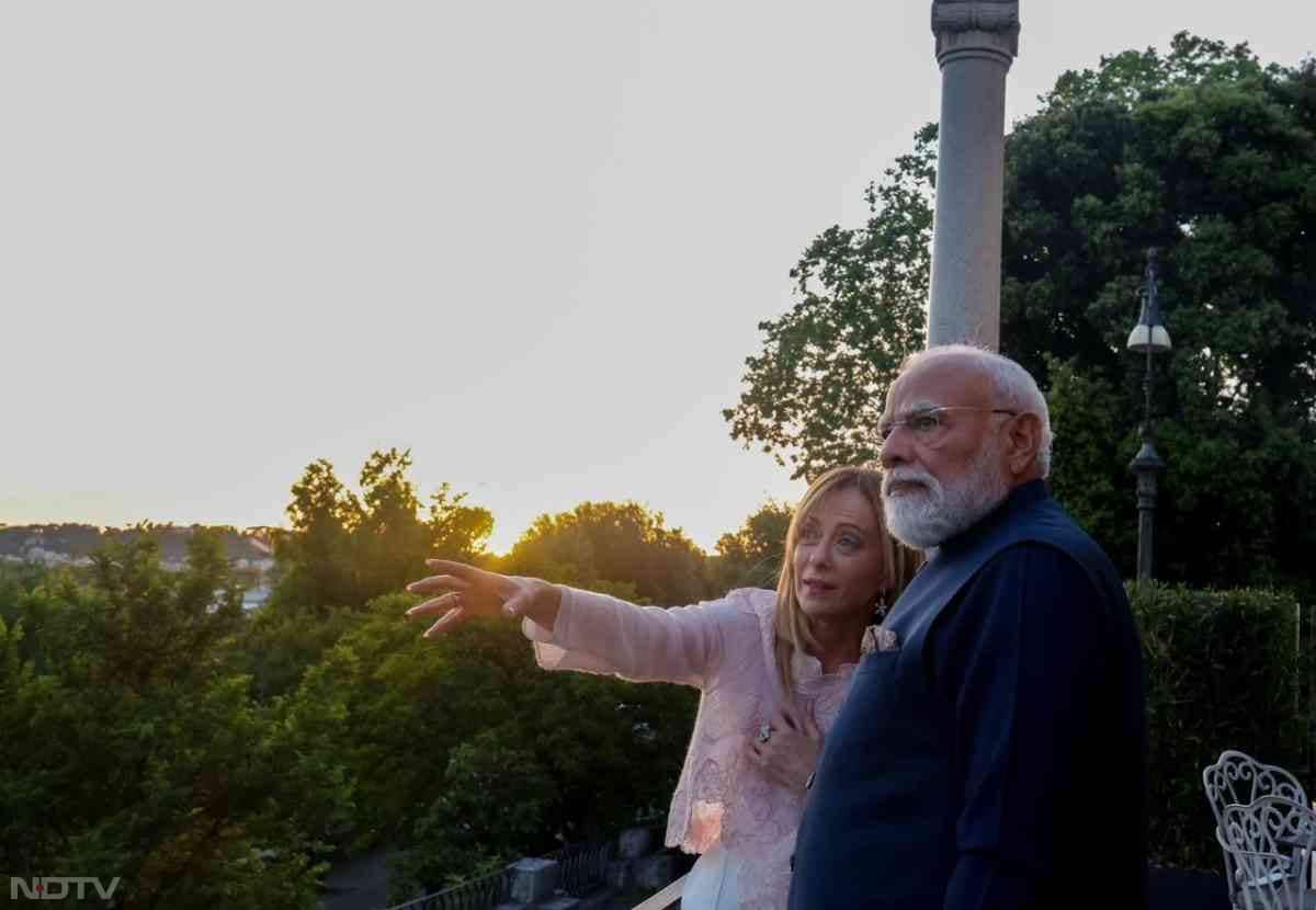 पीएम मोदी ने रोम के प्रतिष्ठित कोलोसियम का भी दौरा किया. पीएम मोदी ने इस मुलाकात की तस्वीरें सोशल मीडिया पर शेयर की हैं.