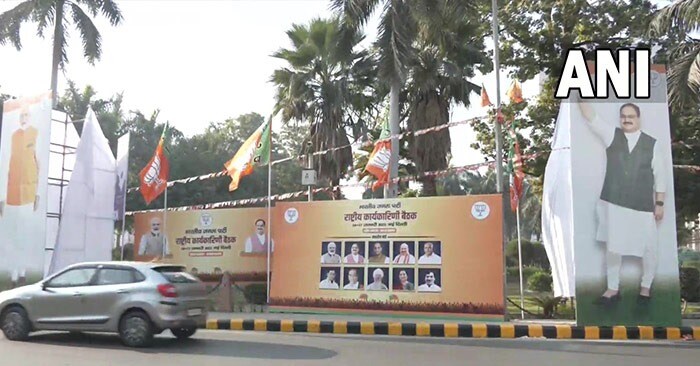 PM Modi Road Show: पीएम मोदी का दिल्ली में रोड शो आज, बीजेपी ने होर्डिंग्स और कटआउट लगाए, देखें तस्वीरें