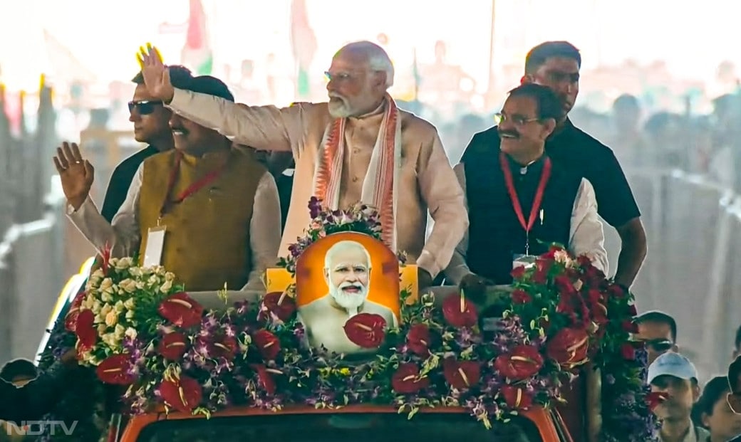 प्रधानमंत्री नरेन्द्र मोदी ने भोपाल में आयोजित कार्यक्रम में इंदौर मेट्रो, सतना और दतिया हवाई अड्डों का ऑनलाइन माध्यम से उद्घाटन किया.