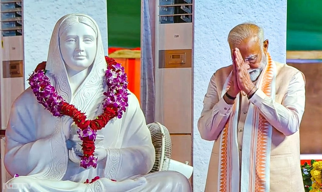 प्रधानमंत्री ने इस अवसर पर भोपाल में आयोजित कार्यक्रम में उनकी प्रशंसा की और उनके पराक्रम को याद किया.