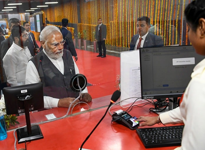 प्रधानमंत्री मोदी ने मुंबई मेट्रो में किया सफर, मुंबई को दी कई परीयोजनाओं की सौगात