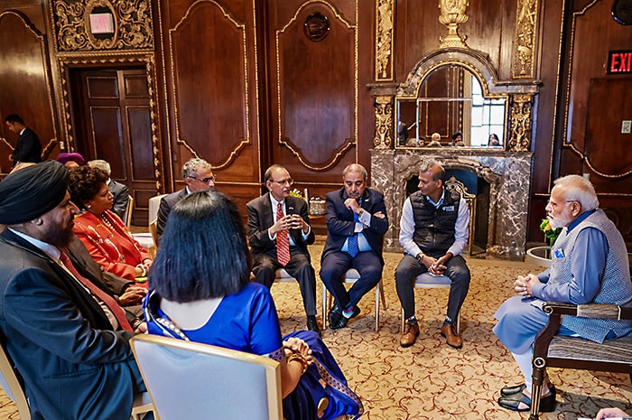 PM Modi US Visit: अमेरिका में भव्य स्वागत के बाद टेस्ला के सीईओ एलन मस्क से मिले प्रधानमंत्री मोदी
