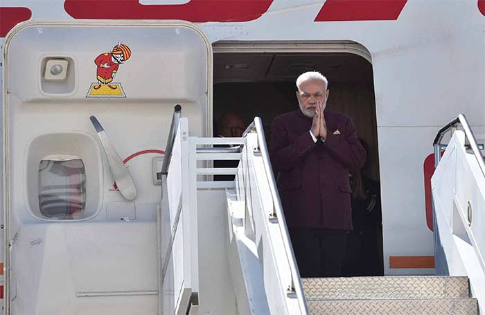 The Prime Minister, who has a power-packed schedule, both in New York and Washington, with nearly 35 engagements, is due to deliver his maiden address to the UN General Assembly (UNGA) tomorrow during his three-day stay in New York.<br><br>Seen here, Prime Minister Narendra Modi boarding Air India One before leaving for USA as Indian Ambassador to Germany and his wife look on at Frankfurt International Airport in Germany on Friday.