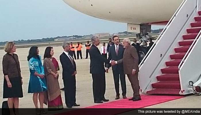 DUS Deputy Secretary of State William Burns received PM Modi at the Andrews Air Force Base.