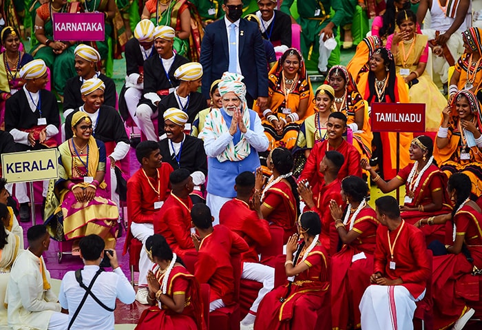 स्वतंत्रता दिवस पर पीएम मोदी ने पहनी ‘तिरंगी' पगड़ी, देखें समारोह की खास झलकियां